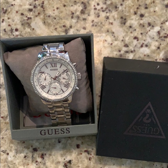 NWT! Guess watch - Picture 3 of 3